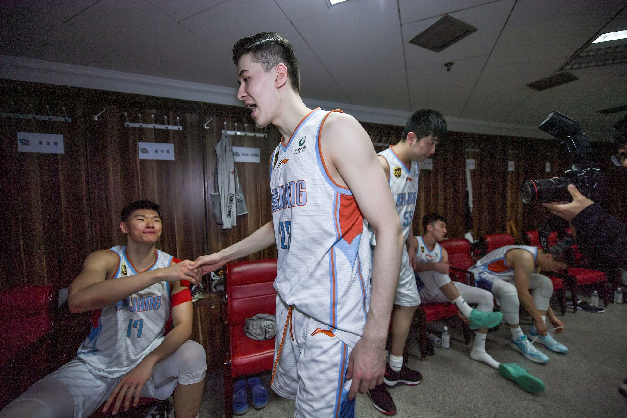 9game app-赛地聚焦：葡超今晚热度飙升；广州队更衣室发声；更衣室稳定；医务组通报恢复的简单介绍-9game app