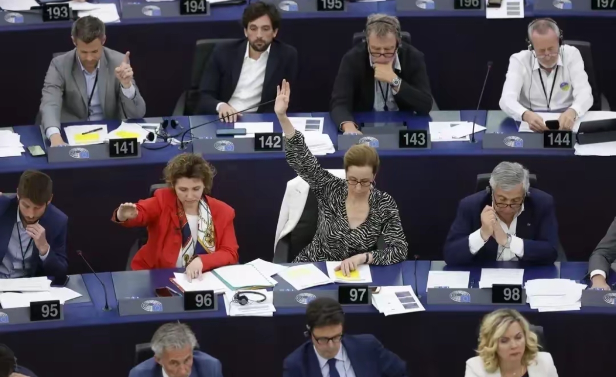 欧联倒计时，阿斯顿维拉冲刺阶段内部沟通，细节引发关注，目标明确，临场指挥获称赞的简单介绍